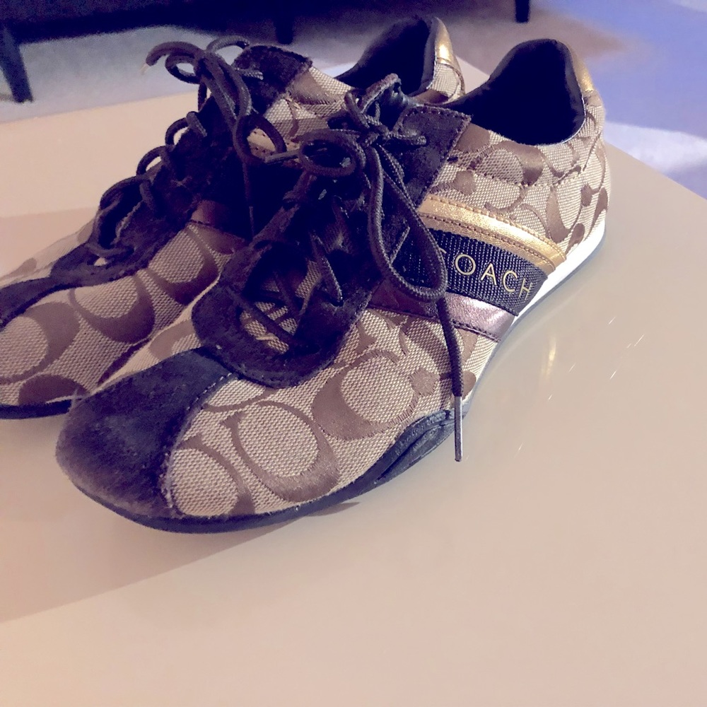 Coach flats sneaker 👟 size 7, but runs big (more like an 8/8.5) Never worn